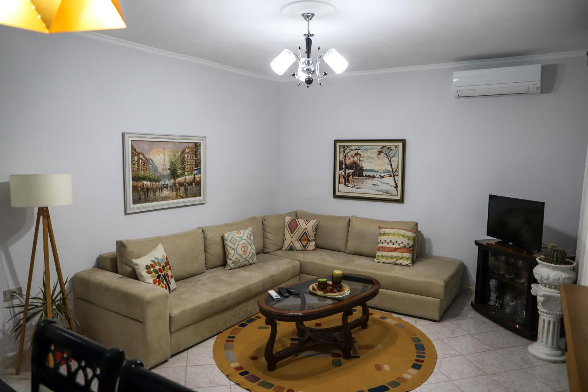Lola's Apartament *